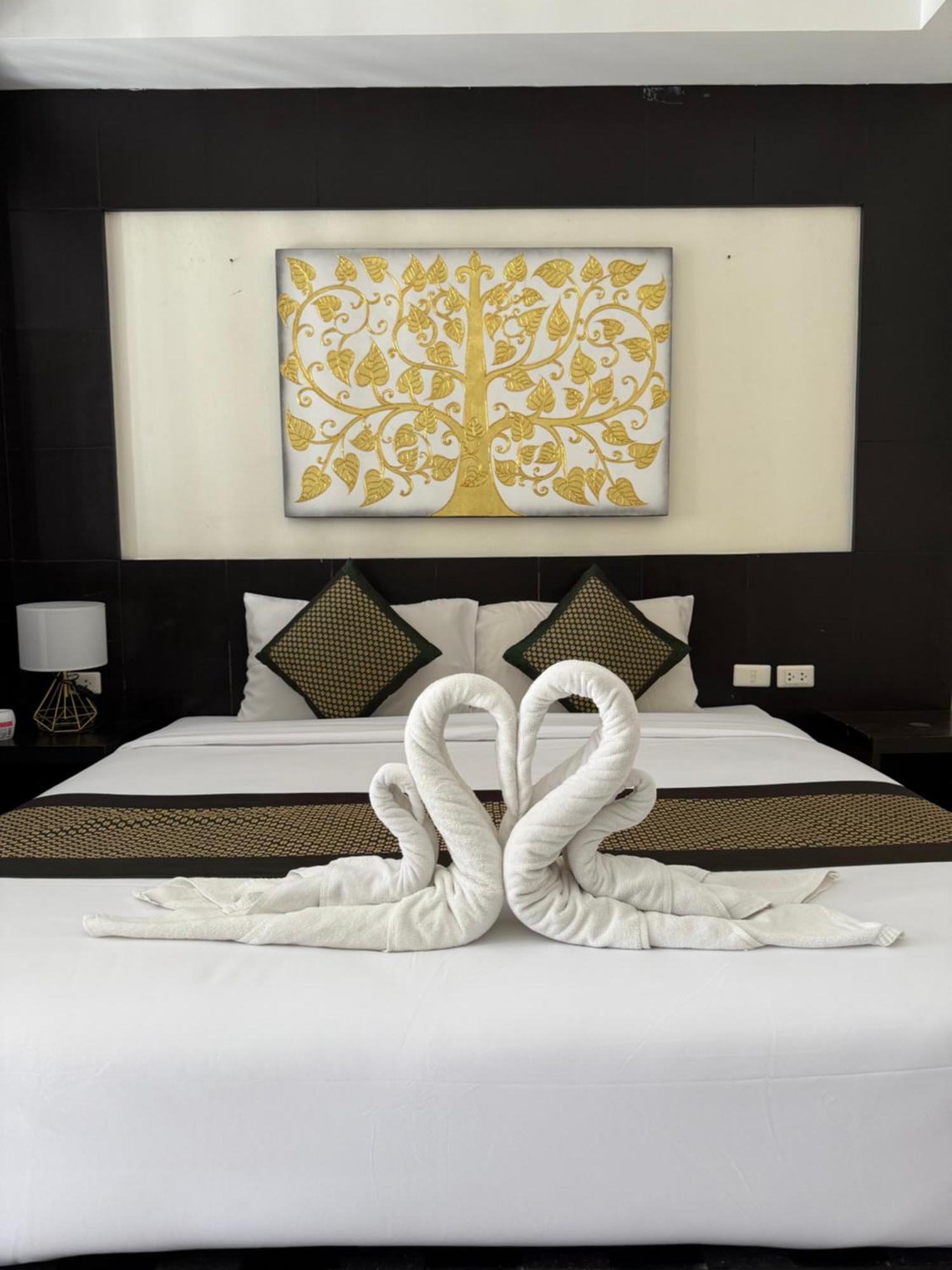 Thai Classic House Patong Экстерьер фото