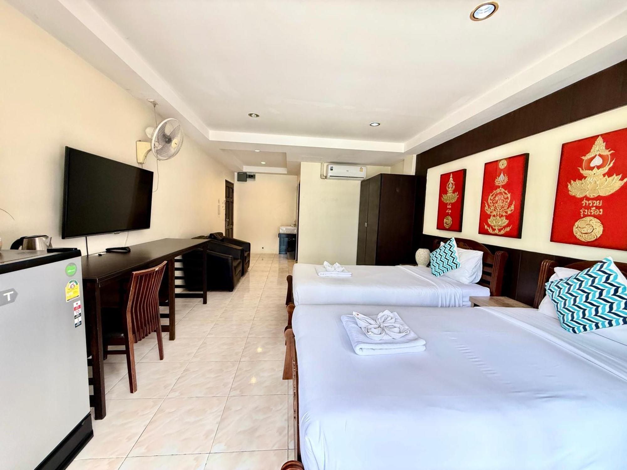 Thai Classic House Patong Экстерьер фото